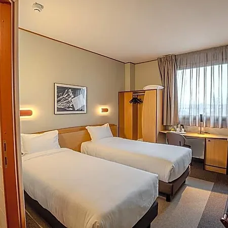 호텔 Tulip Turin South 3*